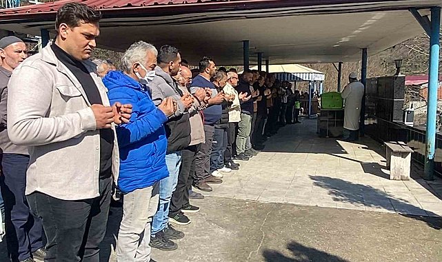 Kamyonetin kasasının çarptığı 13 yaşındaki çocuk toprağa verildi