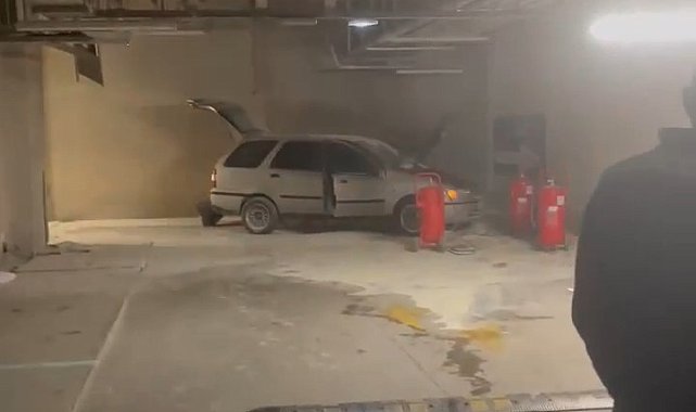 Kapalı otoparktaki LPG'li otomobil yandı