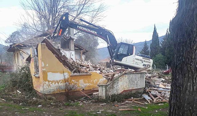 Karacabey'de 2 metruk bina daha ortadan kaldırıldı