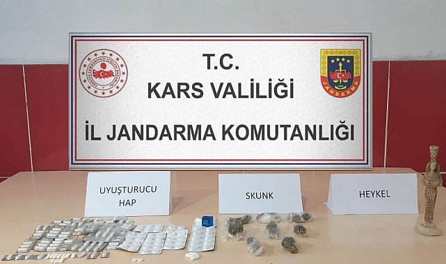 Kars'ta uyuşturucu madde ve heykel ele geçirildi