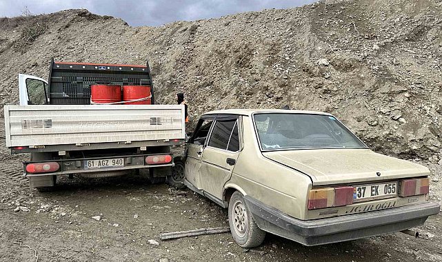 Kastamonu'da kamyonet ile otomobil çarpıştı: 2 yaralı