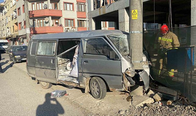 Kavşakta çarpıştılar 3 yaralı