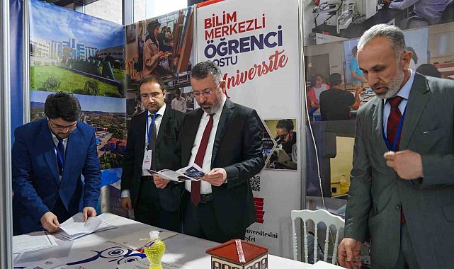 KBÜ Rektörü Kırışık &quot;Marmara Kariyer Fuarı&quot;na katıldı
