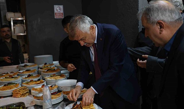 Kebapçı açılışında izdiham