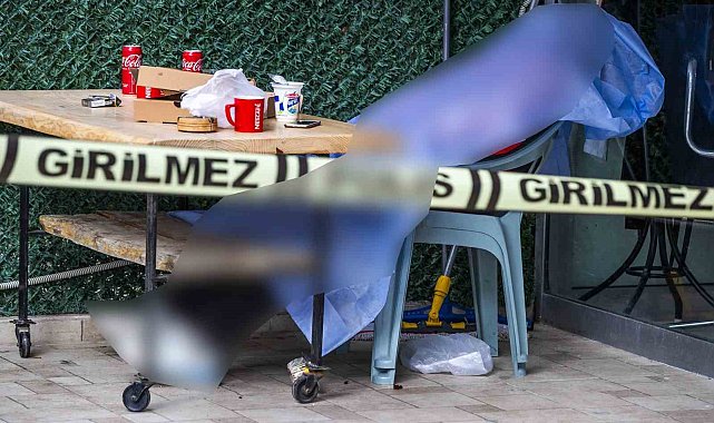 Kendisine ait kuaför dükkânının önündeki sandalyede ölü bulundu