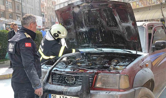 Keşan'da yanan kamyonete oradan geçen itfaiye amiri müdahale etti