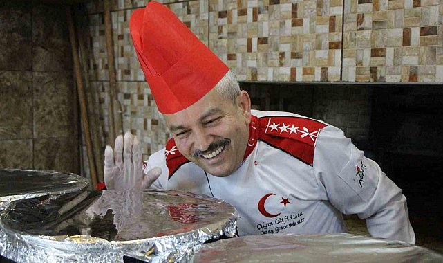 Keşkek tenceresini karpuz seçer gibi açıyor: "Aman Allah'ım"