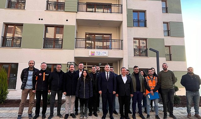 Kilis Valisi Tahir Şahin, deprem konutlarında incelemede bulundu