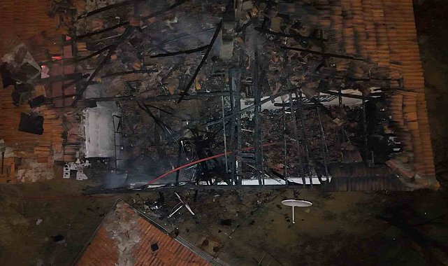 Kırıkkale'de müstakil evin çatısı alevlere teslim oldu