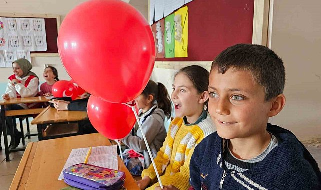 Kızılay'dan Eleşkirt'teki öğrencilere sürpriz ziyaret
