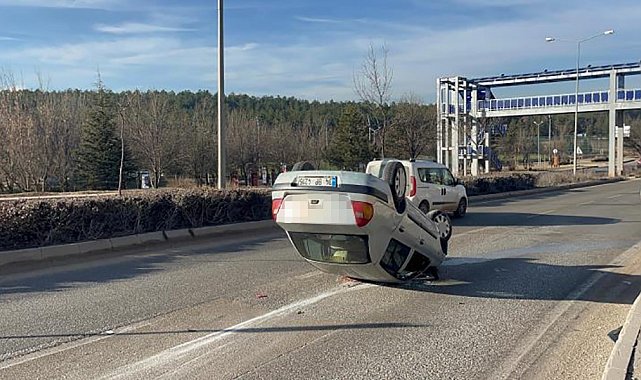 Kontrolden çıkan araç ters dönerken kaza yaptı