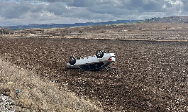 Kontrolden çıkan otomobil takla attı: 2 yaralı