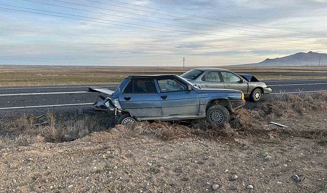 Konya'da otomobil aynı yöndeki araca arkadan çarptı: 1 ölü, 1 yaralı