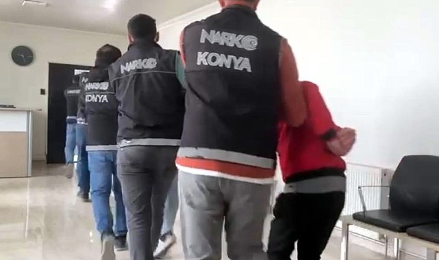 Konya'da polis ekipleri 192 aranan şahsı yakaladı