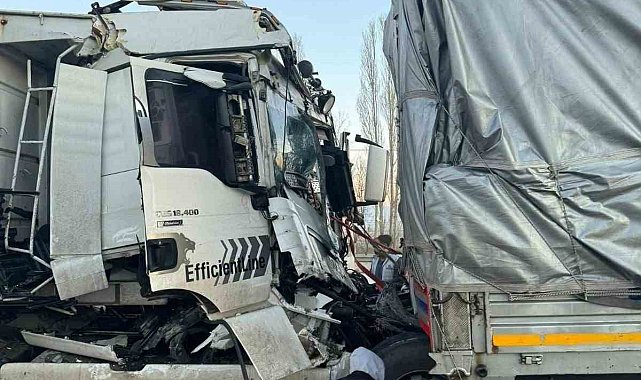 Konya'da tır, tıra arkadan çarptı: 1 ölü
