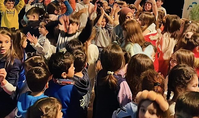 Körfezli çocuklar tiyatro oyunuyla doyasıya eğlendi