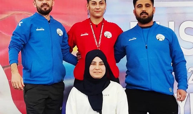 Kozanlı kadın güreşçi dünya ikincisini minderde devirdi, şampiyon oldu