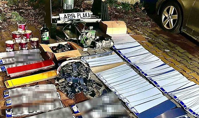 Kuaförde sahte plaka basım imalathanesine baskın