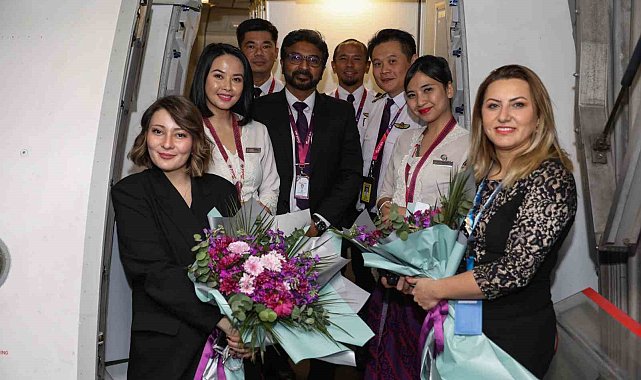 Kuala Lumpur-Sabiha Gökçen seferini yapan ilk uçak törenle karşılandı