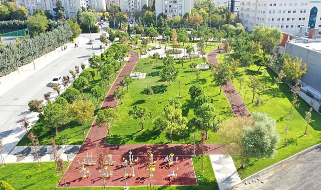 Küçükçekmecenin çehresi, yeni parklar ve yeşil alanlarla güzelleşiyor