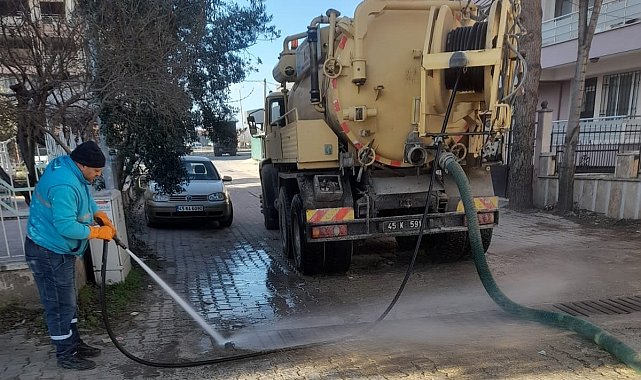 Kula'da dört mahallenin yağmursuyu ızgaraları temizlendi