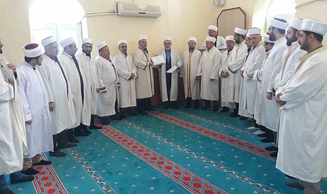 Kursu başarı ile bitiren din görevlilerine belgeleri verildi