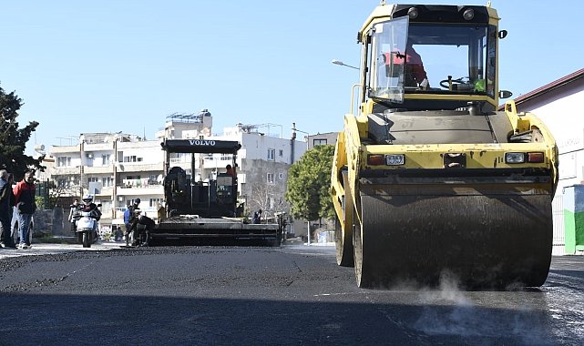 Kuşadası'nda sıcak asfalt çalışmaları Camiatik Mahallesi ile sürüyor