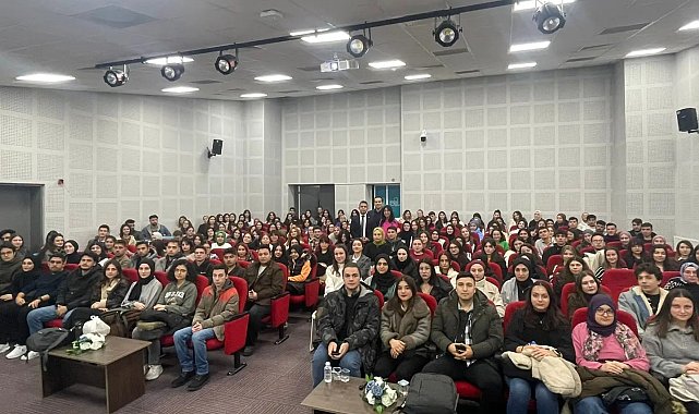 Kütahya'da 'İş arama becerileri' konferansı