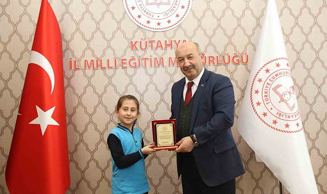 Kütahya'da afiş ve hikaye yarışmalarında dereceye giren öğrenciler ödüllendirildi