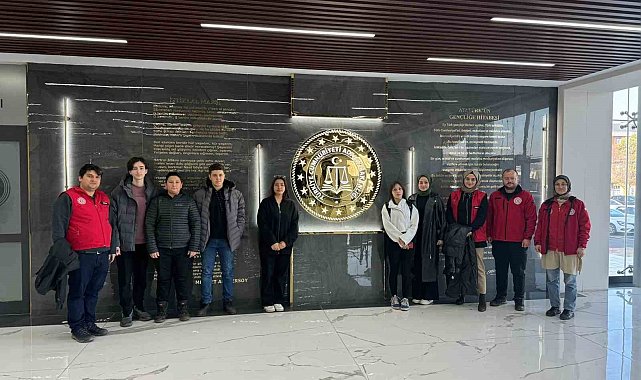 Liseli gençler adliyeyi gezdi