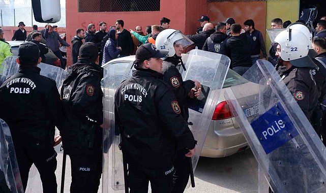 Maç öncesi ortalık karıştı: Polise zorluk çıkaran taraftara gözaltı