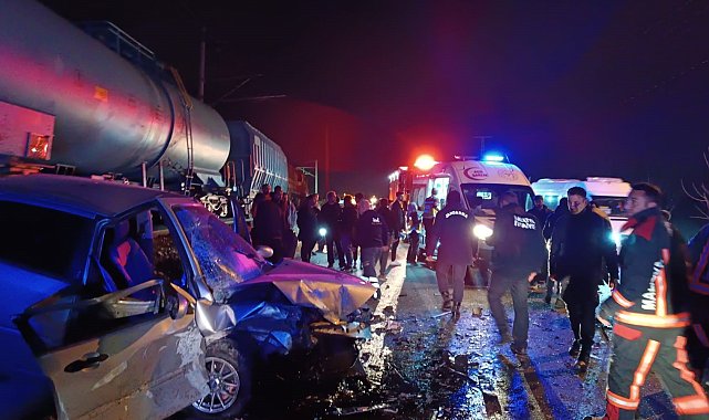 Malatya&#039;da iki otomobil kafa kafaya çarpıştı: 3 yaralı