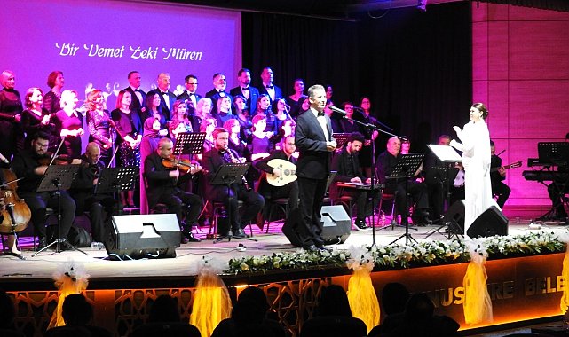 Manisa'da sanat güneşi Zeki Müren şarkılarıyla anıldı