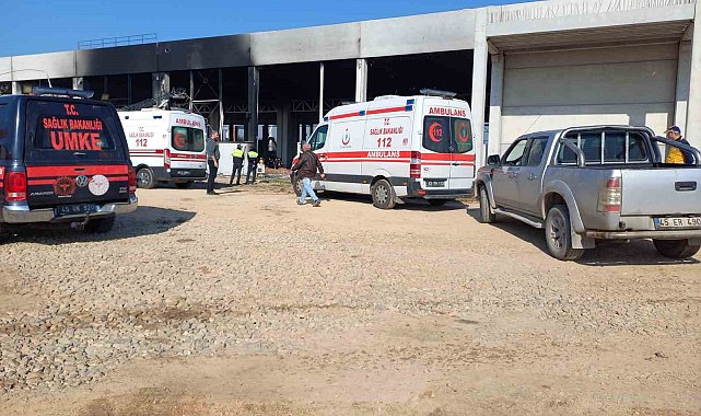 Manisa'da yangın sırasında göçük altında kalan 2 işçi hayatını kaybetti