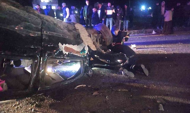 Mardin'de hafif ticari araç ile otomobil çarpıştı: 4 yaralı