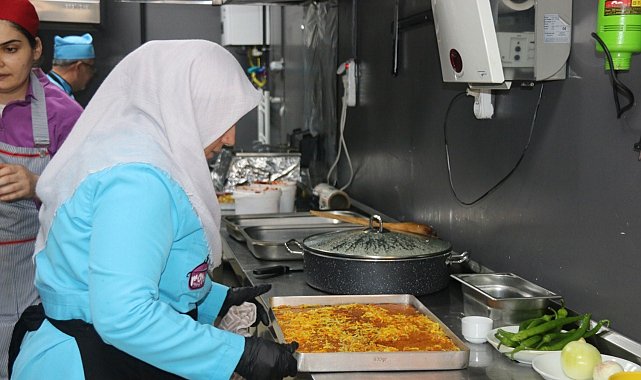 Mardin'de sığınmacı, depremzede ve kadınların başarısı için restoran açıldı