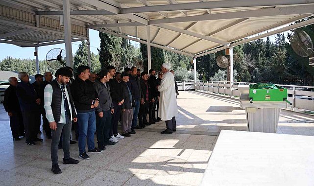 Marmara'da batan "Batuhan A" gemisinde ölen kadın mürettebat Adana'da toprağa verildi