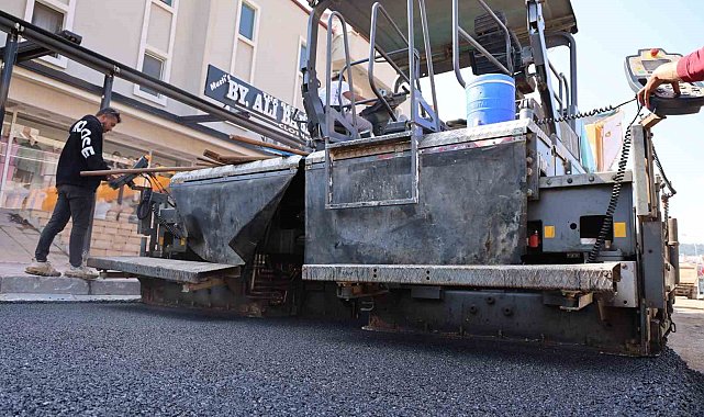 Marmaris'te Adnan Menderes Caddesi asfaltla buluştu