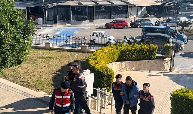 Marmaris'te işyerini silahla basan iki şüpheli tutuklandı