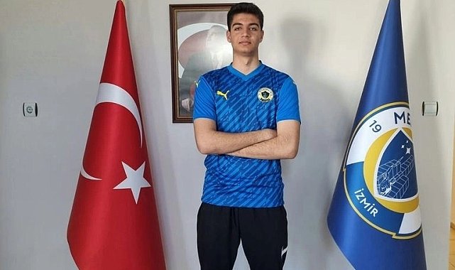 Menemen FK, genç kalecisini profesyonel yaptı