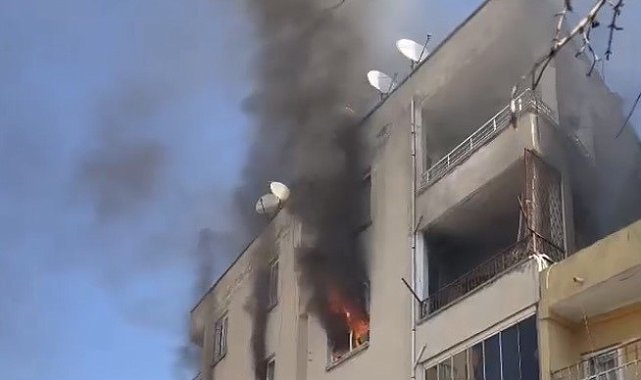 Mersin'de ev alev alev yandı