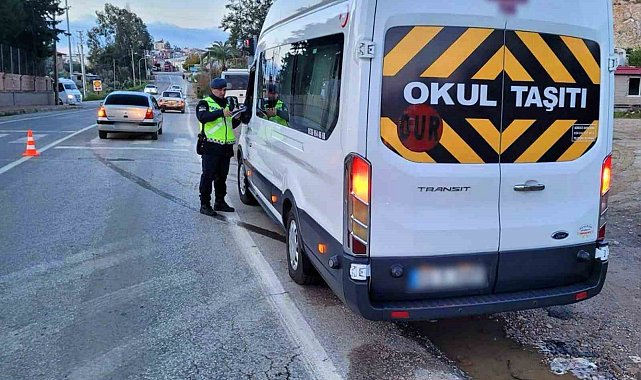 Mersin'de jandarma ekipleri okul servis araçlarını denetledi