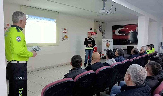 Mersin'de servis şoförleri ve rehber personele trafik eğitimi verildi