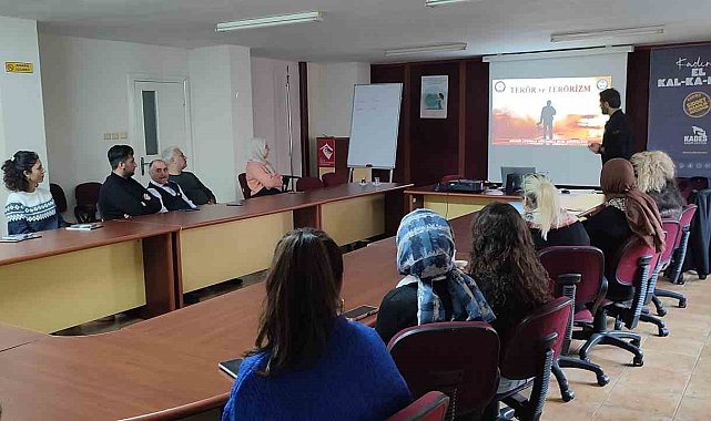 Mersin'de vatandaşlar terör faaliyetleri konusunda bilgilendiriliyor