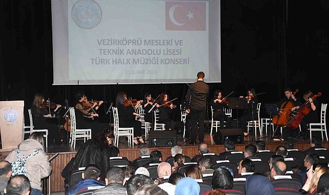 Meslek liselileri korosu Vezirköprü'de kulakların pasını sildi