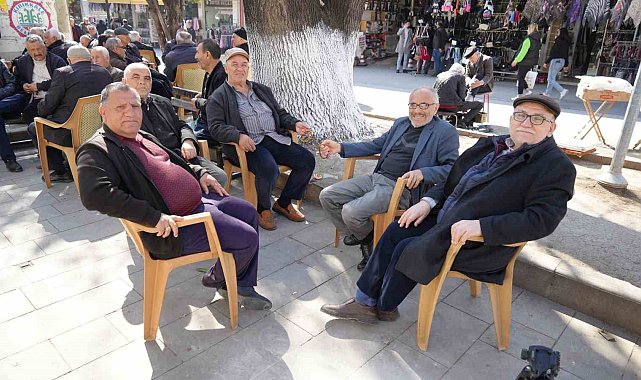 Millet Kıraathanesi emeklilerin ikinci evi oldu