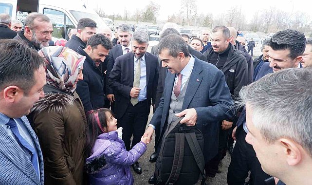 Milli Eğitim Bakanı Yusuf Tekin, mahalle muhtarları ile kahvaltıda araya geldi