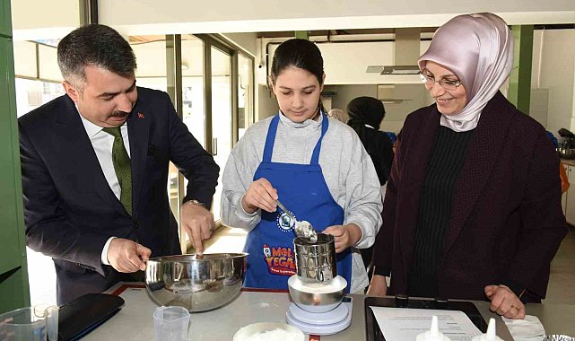 Minik şefler başkan amca ile mutfakta