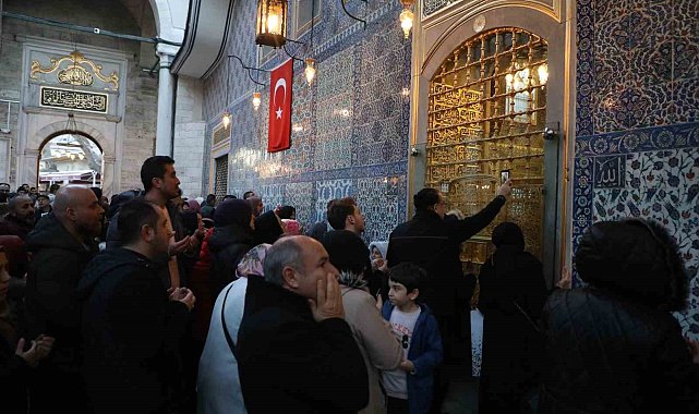 Miraç Kandili Eyüp Sultan'da dualarla ihya edildi