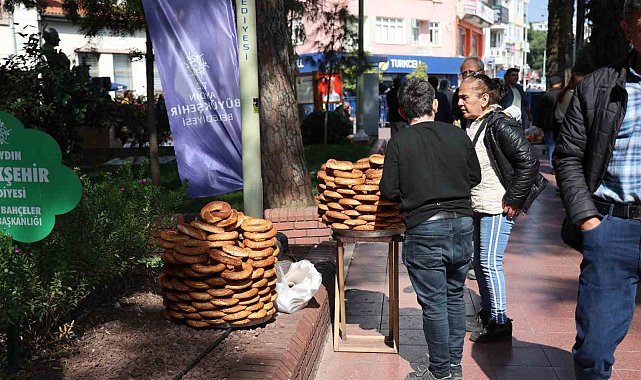 Mitingin kazananı simitçiler oldu